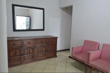 Casa para alugar com 220m², 3 quartos e 2 vagasSaleta