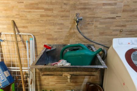 Casa de condomínio à venda com 180m², 2 quartos e 1 vagaÁrea de Serviço