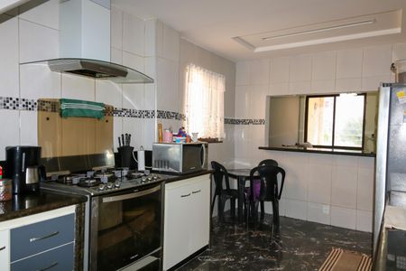 Casa de condomínio à venda com 180m², 2 quartos e 1 vagaCozinha 