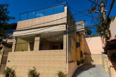 Casa de condomínio à venda com 180m², 2 quartos e 1 vagaFachada 