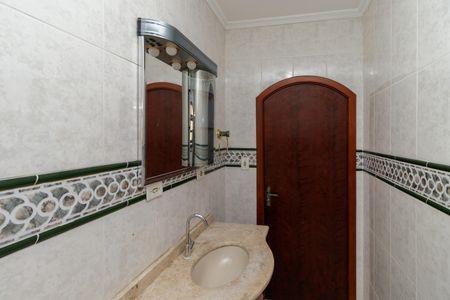 Casa à venda com 250m², 5 quartos e 4 vagas Casa à venda com 250m², 5 quartos e 4 vagasBanheiro Social