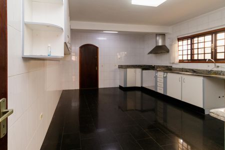 Casa à venda com 250m², 5 quartos e 4 vagas Casa à venda com 250m², 5 quartos e 4 vagasCozinha