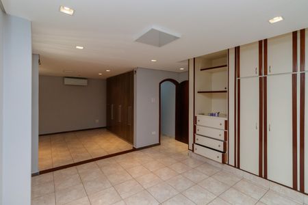 Casa à venda com 250m², 5 quartos e 4 vagas Casa à venda com 250m², 5 quartos e 4 vagasSuíte 2