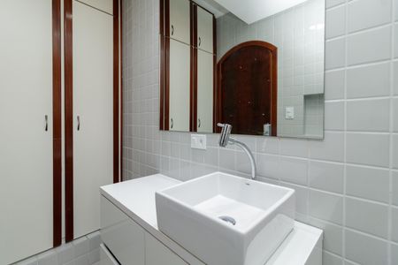 Casa à venda com 250m², 5 quartos e 4 vagas Casa à venda com 250m², 5 quartos e 4 vagasBanheiro Suíte 1