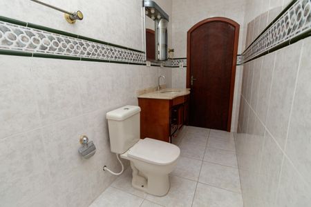 Casa à venda com 250m², 5 quartos e 4 vagas Casa à venda com 250m², 5 quartos e 4 vagasBanheiro Social