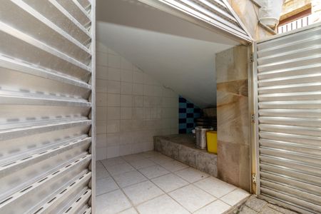 Casa à venda com 250m², 5 quartos e 4 vagas Casa à venda com 250m², 5 quartos e 4 vagasDepósito de Materiais