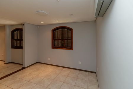 Casa à venda com 250m², 5 quartos e 4 vagas Casa à venda com 250m², 5 quartos e 4 vagasSuíte 2