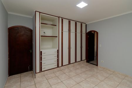 Casa à venda com 250m², 5 quartos e 4 vagas Casa à venda com 250m², 5 quartos e 4 vagasSuíte1