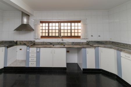 Casa à venda com 250m², 5 quartos e 4 vagas Casa à venda com 250m², 5 quartos e 4 vagasCozinha