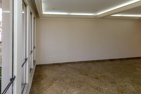 Casa à venda com 250m², 5 quartos e 4 vagas Casa à venda com 250m², 5 quartos e 4 vagasSala