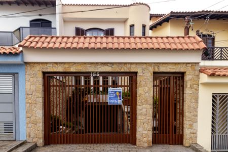 Casa à venda com 250m², 5 quartos e 4 vagas Casa à venda com 250m², 5 quartos e 4 vagasFachada