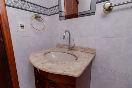 Casa à venda com 250m², 5 quartos e 4 vagas Casa à venda com 250m², 5 quartos e 4 vagasLavabo