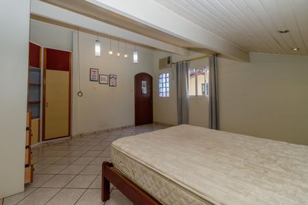Casa à venda com 250m², 5 quartos e 4 vagas Casa à venda com 250m², 5 quartos e 4 vagasQuarto 2