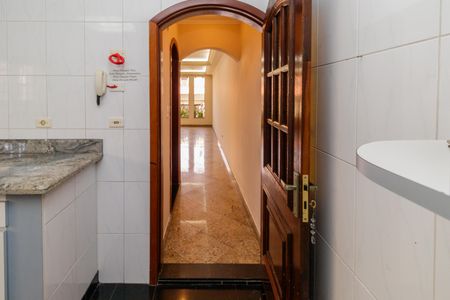 Casa à venda com 250m², 5 quartos e 4 vagas Casa à venda com 250m², 5 quartos e 4 vagasCozinha