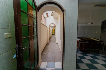 Casa à venda com 250m², 5 quartos e 4 vagas Casa à venda com 250m², 5 quartos e 4 vagasCorredor