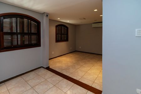 Casa à venda com 250m², 5 quartos e 4 vagas Casa à venda com 250m², 5 quartos e 4 vagasSuíte 2