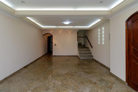 Casa à venda com 250m², 5 quartos e 4 vagas Casa à venda com 250m², 5 quartos e 4 vagasSala