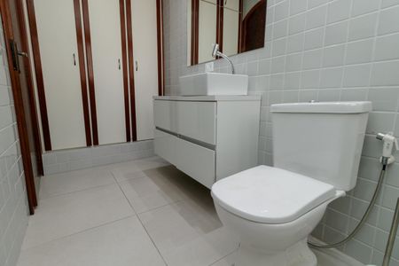 Casa à venda com 250m², 5 quartos e 4 vagas Casa à venda com 250m², 5 quartos e 4 vagasBanheiro Suíte 1