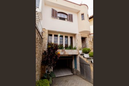 Casa à venda com 250m², 5 quartos e 4 vagas Casa à venda com 250m², 5 quartos e 4 vagasFachada