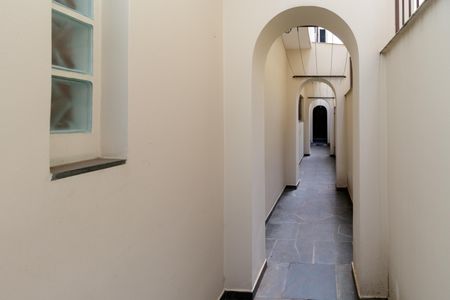 Casa à venda com 250m², 5 quartos e 4 vagas Casa à venda com 250m², 5 quartos e 4 vagasCorredor