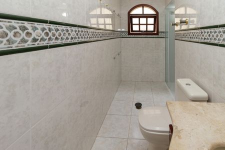 Casa à venda com 250m², 5 quartos e 4 vagas Casa à venda com 250m², 5 quartos e 4 vagasBanheiro Social