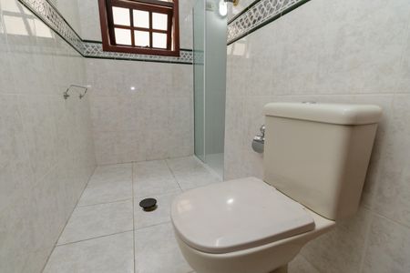 Casa à venda com 250m², 5 quartos e 4 vagas Casa à venda com 250m², 5 quartos e 4 vagasBanheiro Social