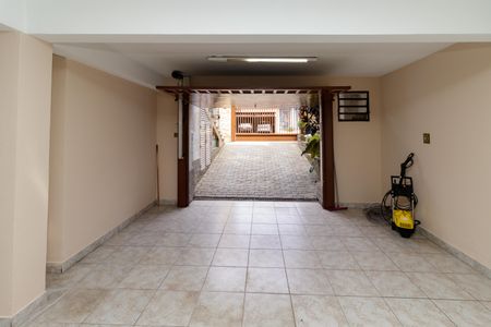 Casa à venda com 250m², 5 quartos e 4 vagas Casa à venda com 250m², 5 quartos e 4 vagasGaragem