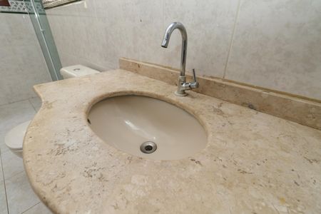 Casa à venda com 250m², 5 quartos e 4 vagas Casa à venda com 250m², 5 quartos e 4 vagasBanheiro Social