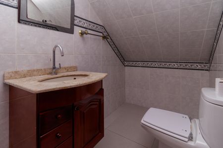 Casa à venda com 250m², 5 quartos e 4 vagas Casa à venda com 250m², 5 quartos e 4 vagasLavabo