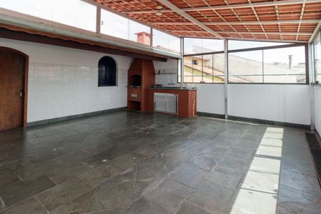 Casa à venda com 250m², 5 quartos e 4 vagas Casa à venda com 250m², 5 quartos e 4 vagasChurrasqueira e Salão de Festas