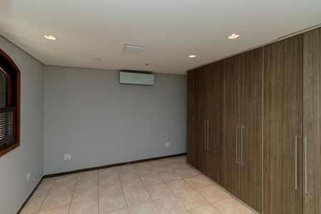 Casa à venda com 250m², 5 quartos e 4 vagas Casa à venda com 250m², 5 quartos e 4 vagasSuíte 2