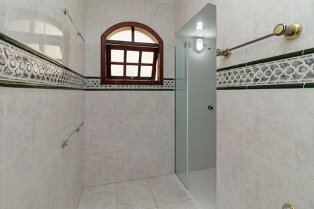 Casa à venda com 250m², 5 quartos e 4 vagas Casa à venda com 250m², 5 quartos e 4 vagasBanheiro Social