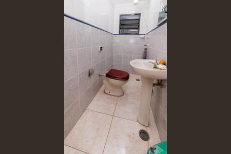 Casa à venda com 250m², 5 quartos e 4 vagas Casa à venda com 250m², 5 quartos e 4 vagasBanheiro de Serviço