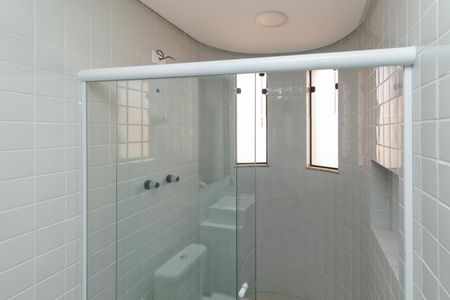 Casa à venda com 250m², 5 quartos e 4 vagas Casa à venda com 250m², 5 quartos e 4 vagasBanheiro Suíte 1