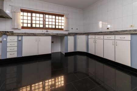 Casa à venda com 250m², 5 quartos e 4 vagas Casa à venda com 250m², 5 quartos e 4 vagasCozinha