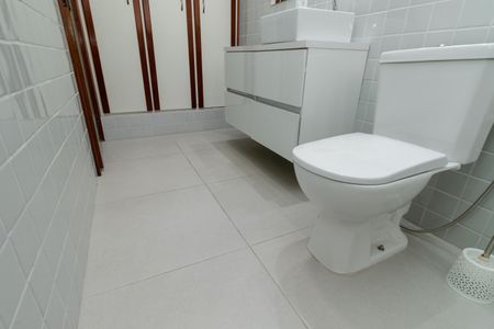 Casa à venda com 250m², 5 quartos e 4 vagas Casa à venda com 250m², 5 quartos e 4 vagasBanheiro Suíte 1