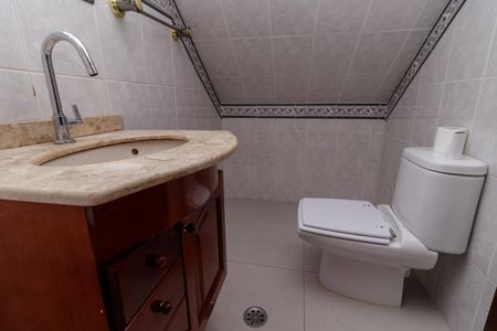 Casa à venda com 250m², 5 quartos e 4 vagas Casa à venda com 250m², 5 quartos e 4 vagasLavabo