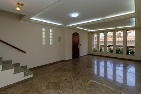 Casa à venda com 250m², 5 quartos e 4 vagas Casa à venda com 250m², 5 quartos e 4 vagasSala