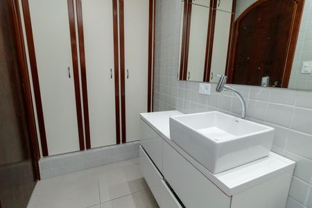 Casa à venda com 250m², 5 quartos e 4 vagas Casa à venda com 250m², 5 quartos e 4 vagasBanheiro Suíte 1