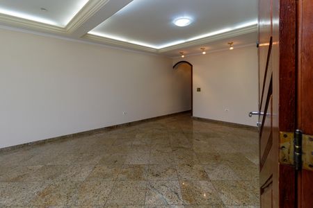 Casa à venda com 250m², 5 quartos e 4 vagas Casa à venda com 250m², 5 quartos e 4 vagasSala