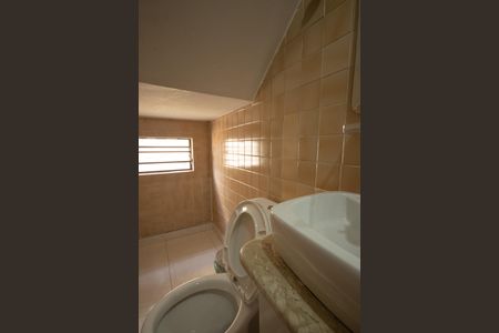 Casa de condomínio à venda com 250m², 5 quartos e 4 vagas Casa de condomínio à venda com 250m², 5 quartos e 4 vagasBanheiro de Serviço