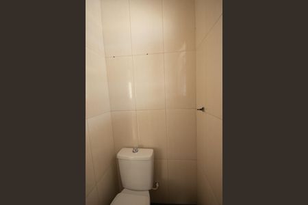 Casa de condomínio à venda com 250m², 5 quartos e 4 vagas Casa de condomínio à venda com 250m², 5 quartos e 4 vagasÁrea comum - Banheiro do Salão de festas