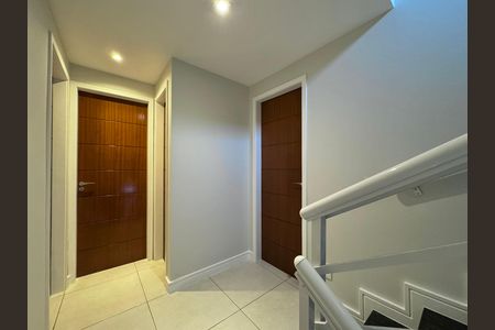 Casa para alugar com 300m², 5 quartos e 2 vagas Casa para alugar com 300m², 5 quartos e 2 vagasHall Íntimo