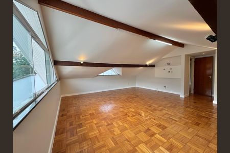 Casa para alugar com 300m², 5 quartos e 2 vagas Casa para alugar com 300m², 5 quartos e 2 vagasSótão - Salão