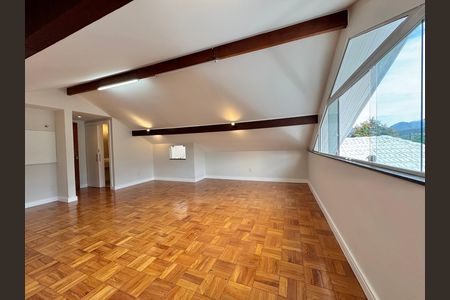 Casa para alugar com 300m², 5 quartos e 2 vagas Casa para alugar com 300m², 5 quartos e 2 vagasSótão - Salão