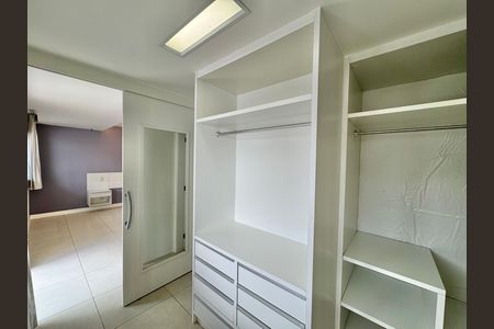 Casa para alugar com 300m², 5 quartos e 2 vagas Casa para alugar com 300m², 5 quartos e 2 vagasCloset da suíte 1