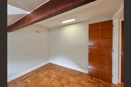 Casa para alugar com 300m², 5 quartos e 2 vagas Casa para alugar com 300m², 5 quartos e 2 vagasSótão - Quarto