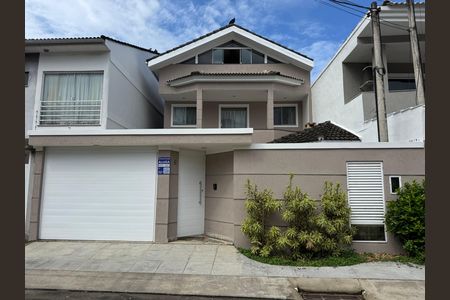 Casa para alugar com 300m², 5 quartos e 2 vagas Casa para alugar com 300m², 5 quartos e 2 vagasPlaca