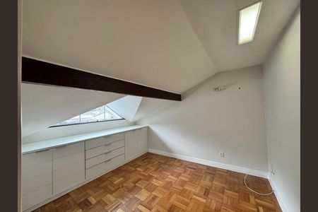 Casa para alugar com 300m², 5 quartos e 2 vagas Casa para alugar com 300m², 5 quartos e 2 vagasQuarto