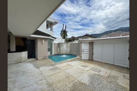 Casa para alugar com 300m², 5 quartos e 2 vagas Casa para alugar com 300m², 5 quartos e 2 vagasÁrea Comum